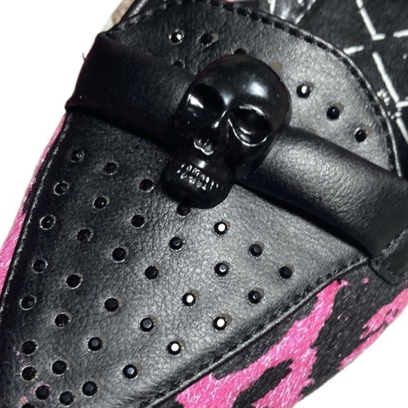 Brand New in Box Abbey Dawn Skull Rebel Flats in Hot Pink - Picture 3 of 5